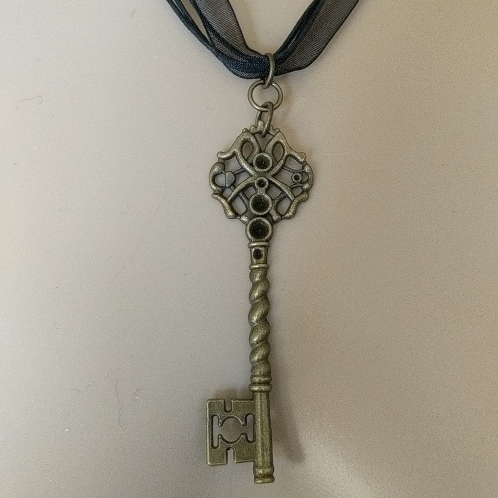 4/$16 Ornate Swirling Steampunk Key Necklace